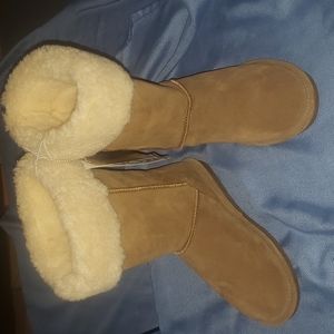 NWT BEARPAW BOOTS SIZE 9